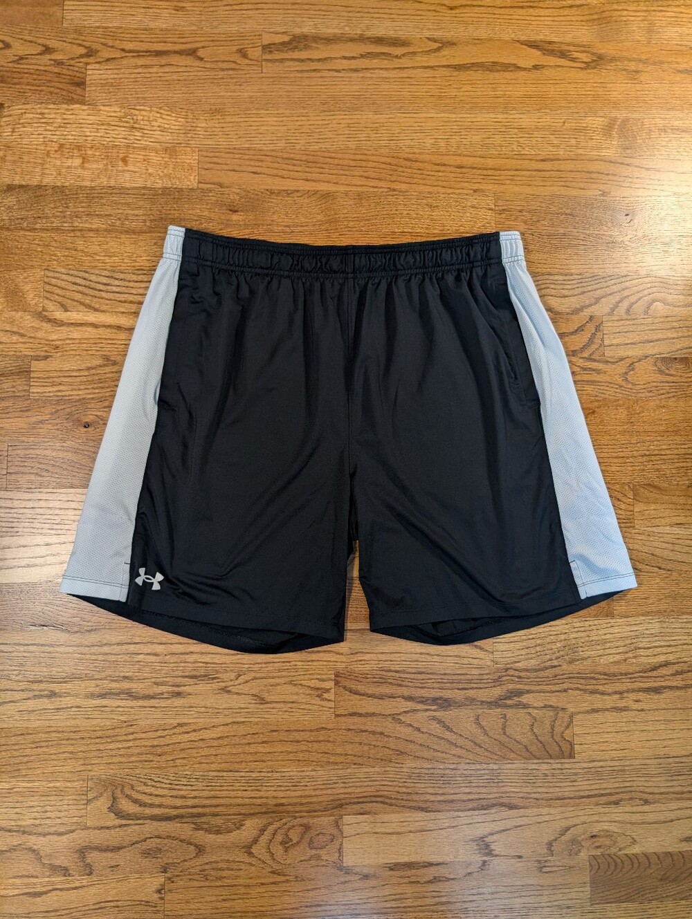 Under Armour Men's Black Athletic Training Shorts White Side Panels Size 2XL
